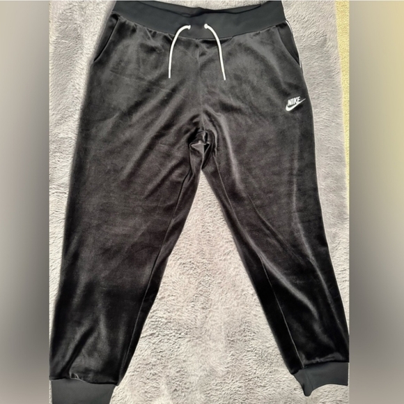 NWT Women's Nike Velour Joggers - Picture 2 of 9